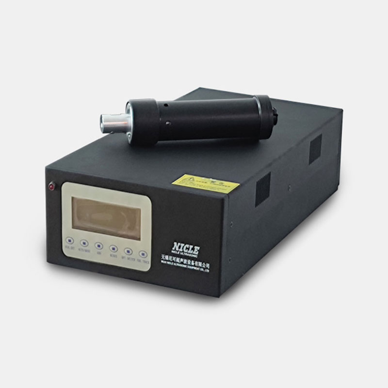 28K模擬型超聲波點(diǎn)焊機(jī)