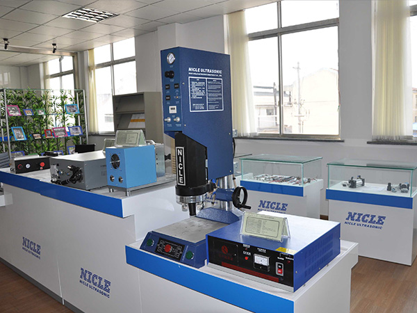 超聲波焊接機(jī)展示