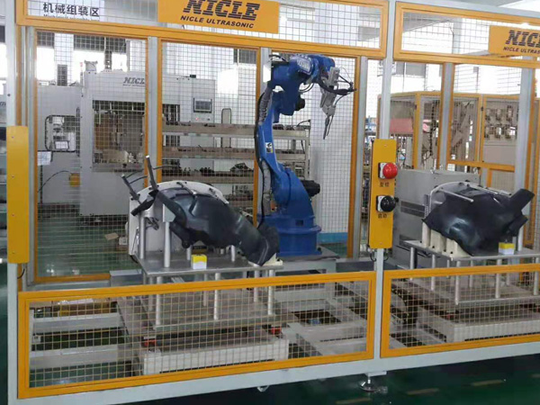 汽車(chē)輪罩機(jī)器人焊接機(jī)