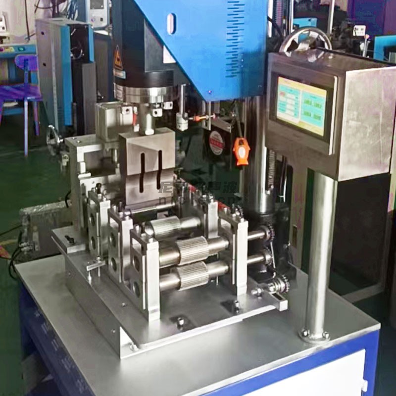 全自動(dòng)洗碗布焊接切邊機(jī)